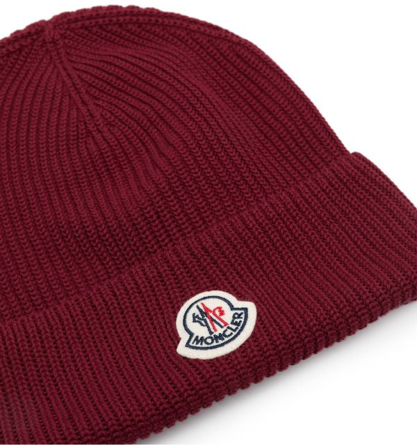 Moncler ribbed logo beanie burgundy mens