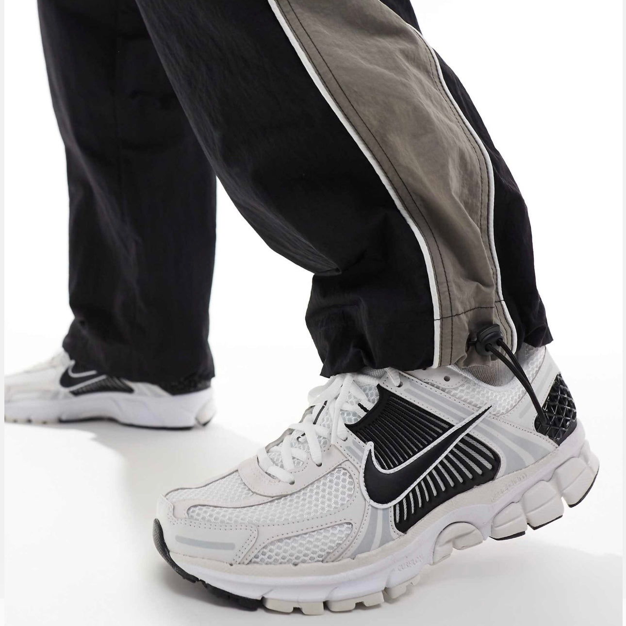 Nike Vomero 5 white black