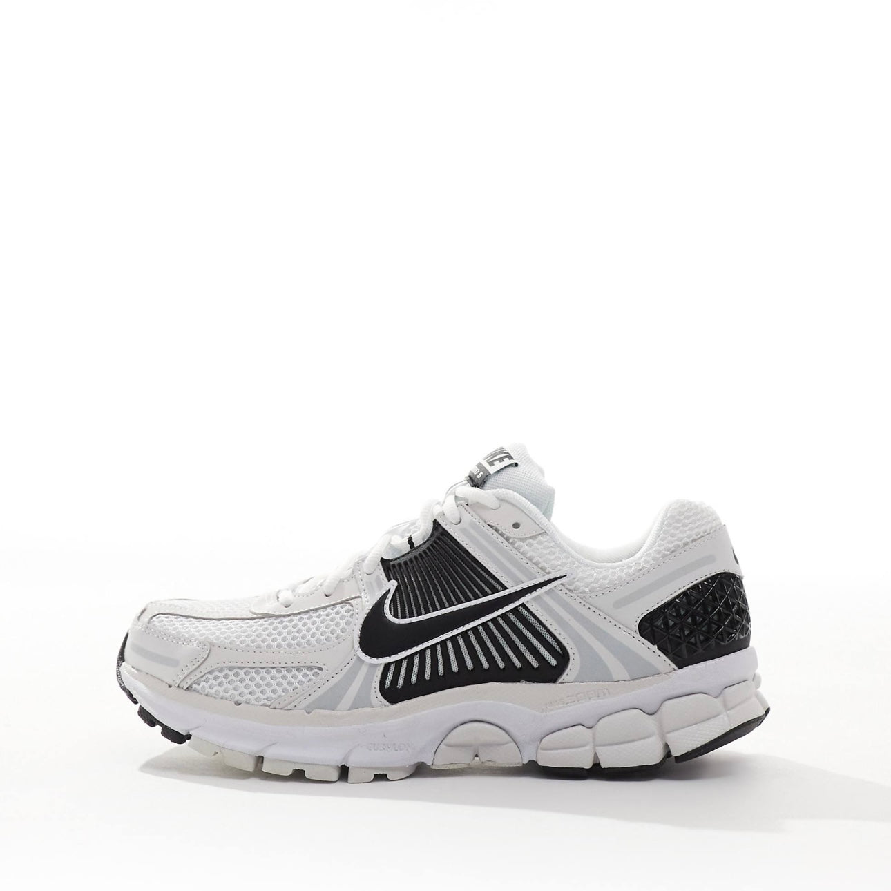 Nike Vomero 5 white black