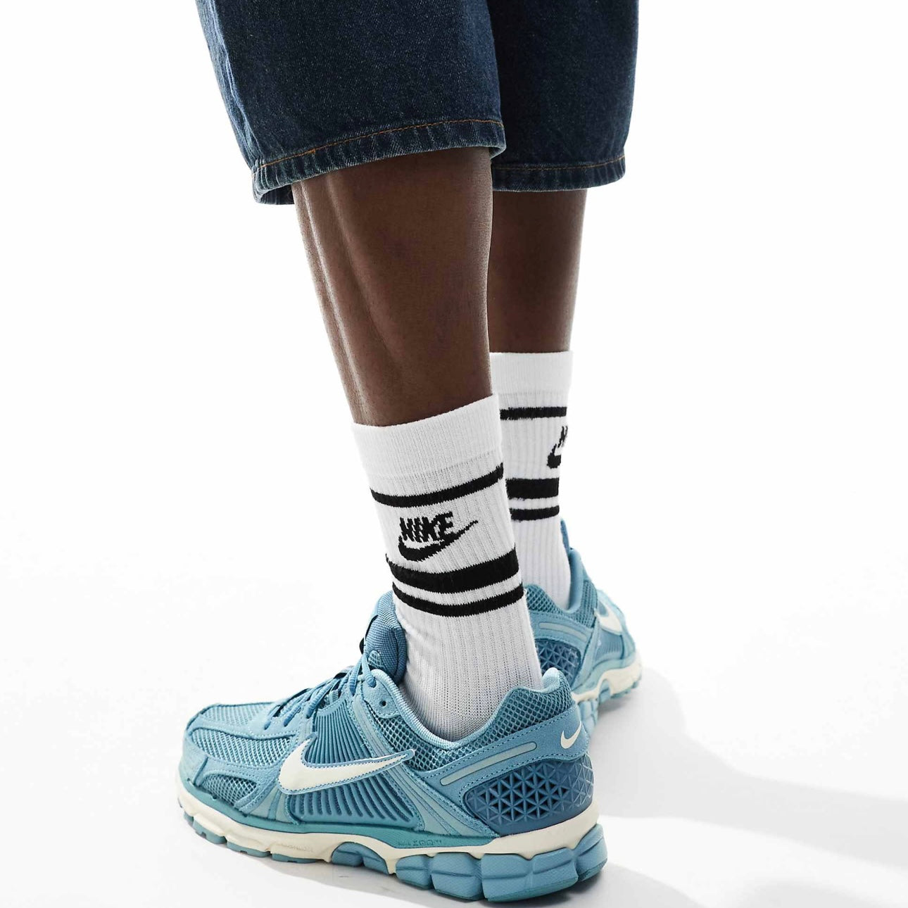 Nike zoom vomero 5 running trainers blue white